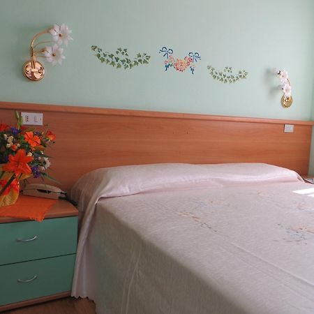 Locanda Ridevert Otel Tione di Trento Oda fotoğraf